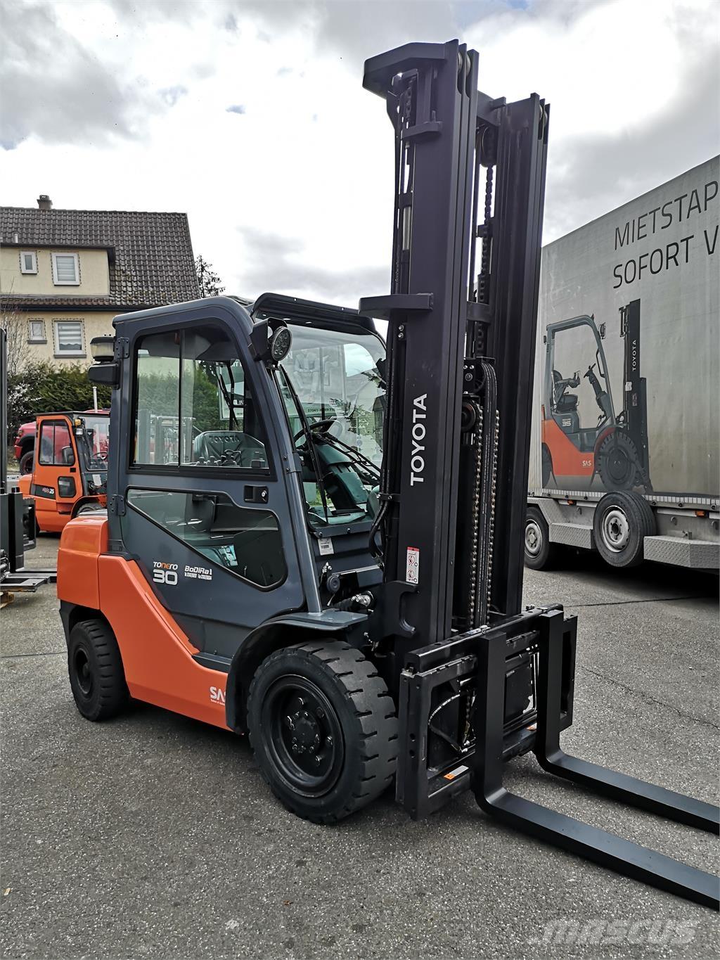 Toyota 02-8FDF30 Camiones diesel