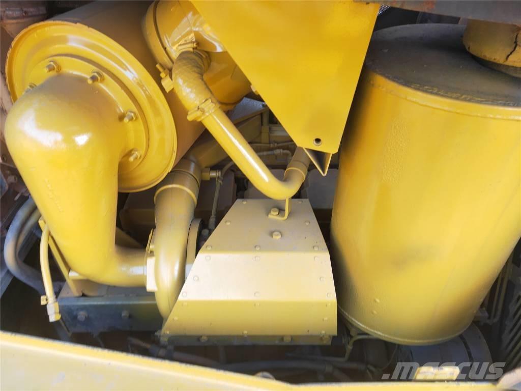 Komatsu D155AX-5 Buldozer sobre oruga