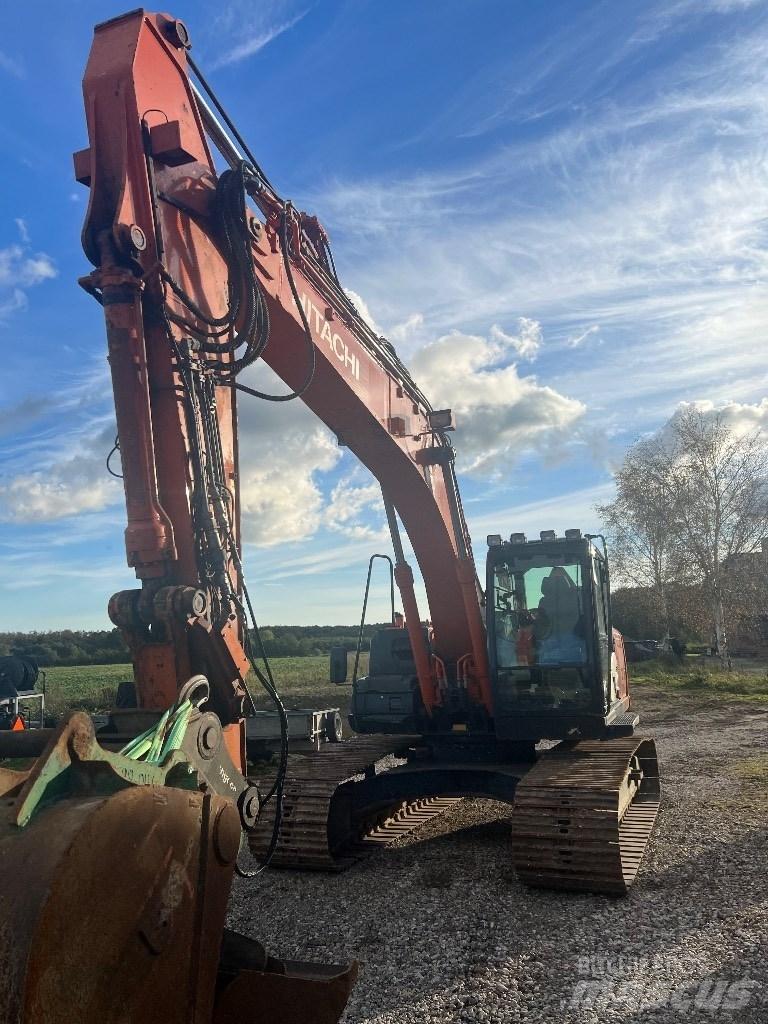 Hitachi ZX 210 Excavadoras sobre orugas