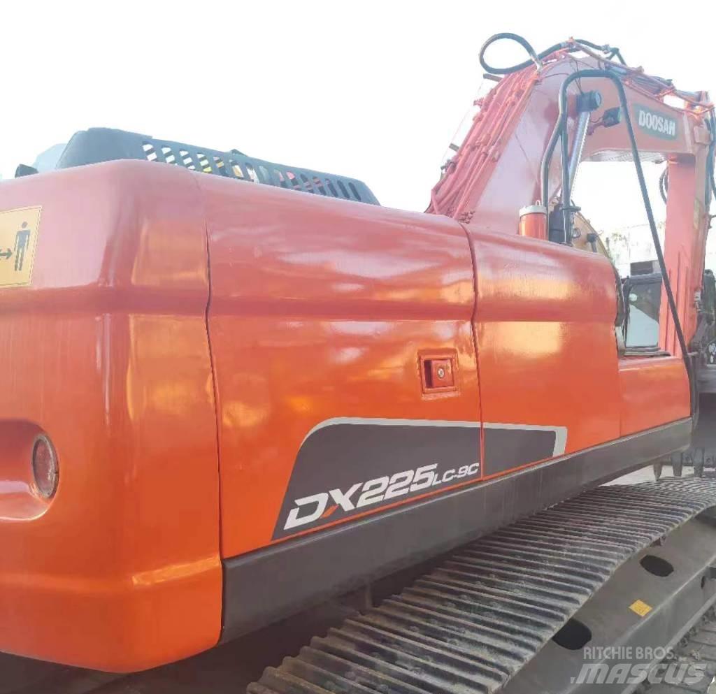 Doosan DX 225 Excavadoras sobre orugas