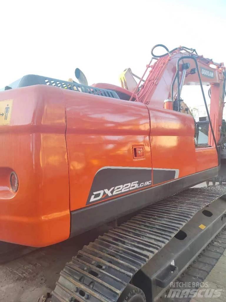 Doosan DX 225 Excavadoras sobre orugas