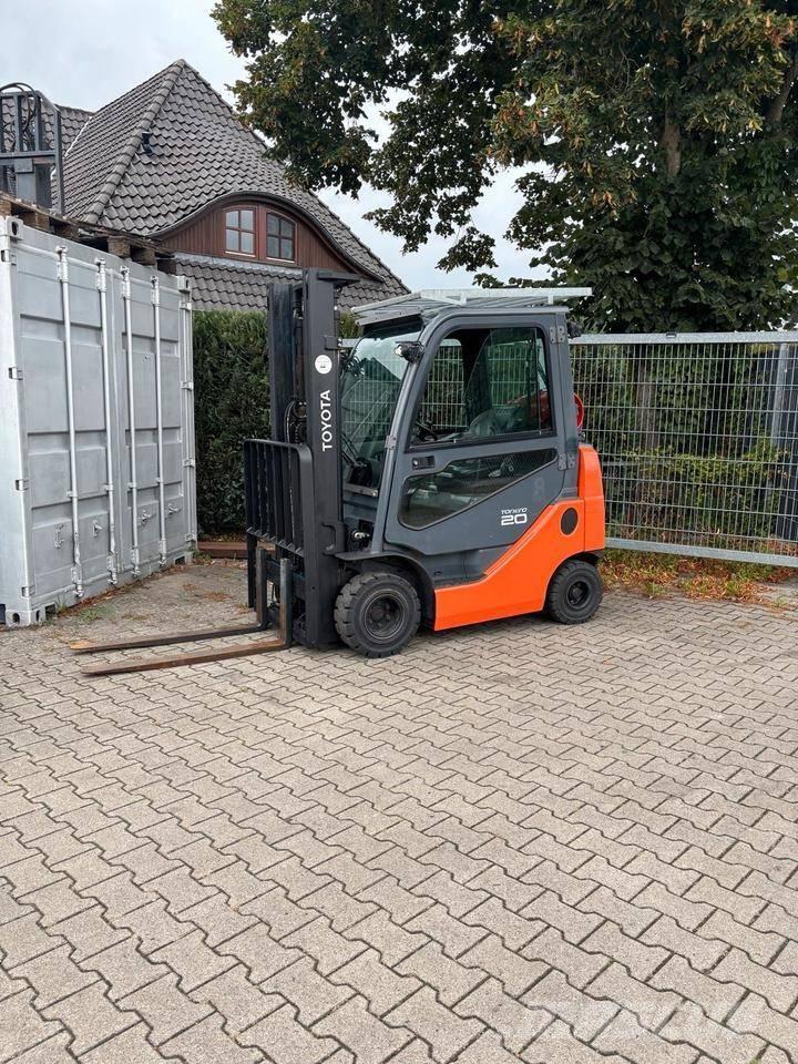 Toyota 8 FGKF 20 Camiones LPG