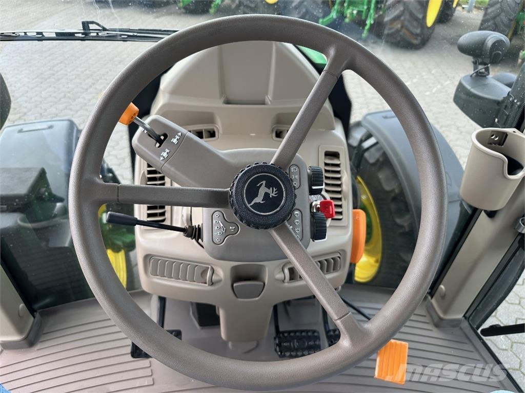 John Deere 6110 M Tractores