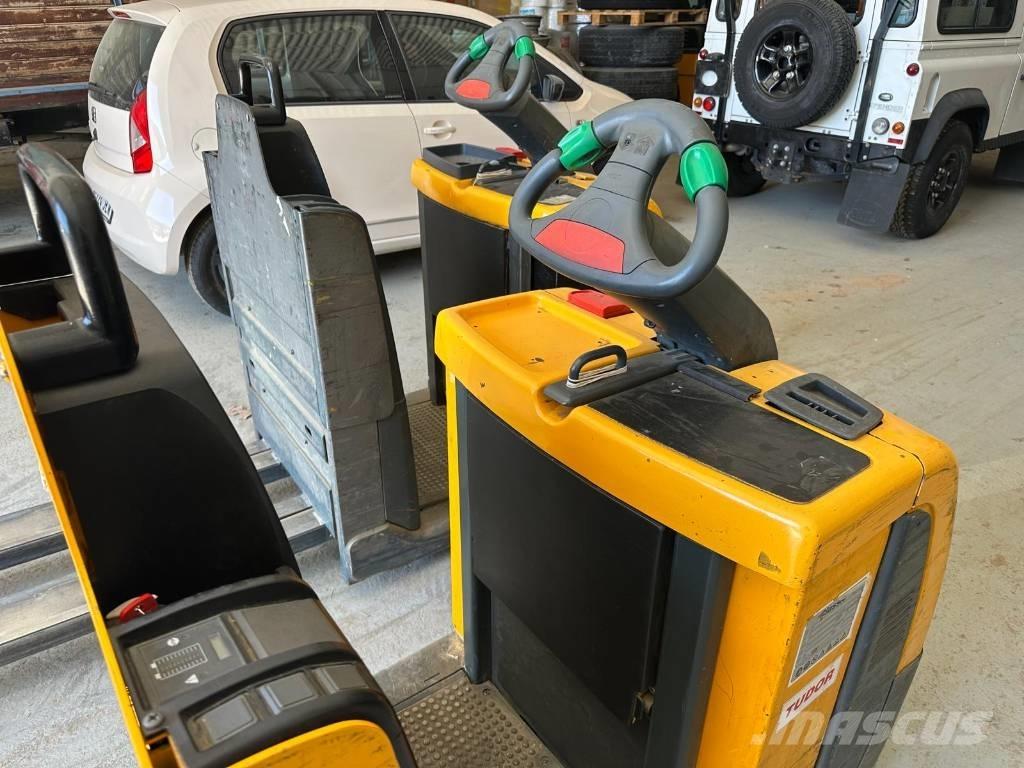 Jungheinrich ECE 225 Montacargas de baja elevación