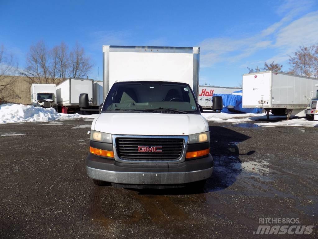 GMC Savana Camiones con caja de remolque