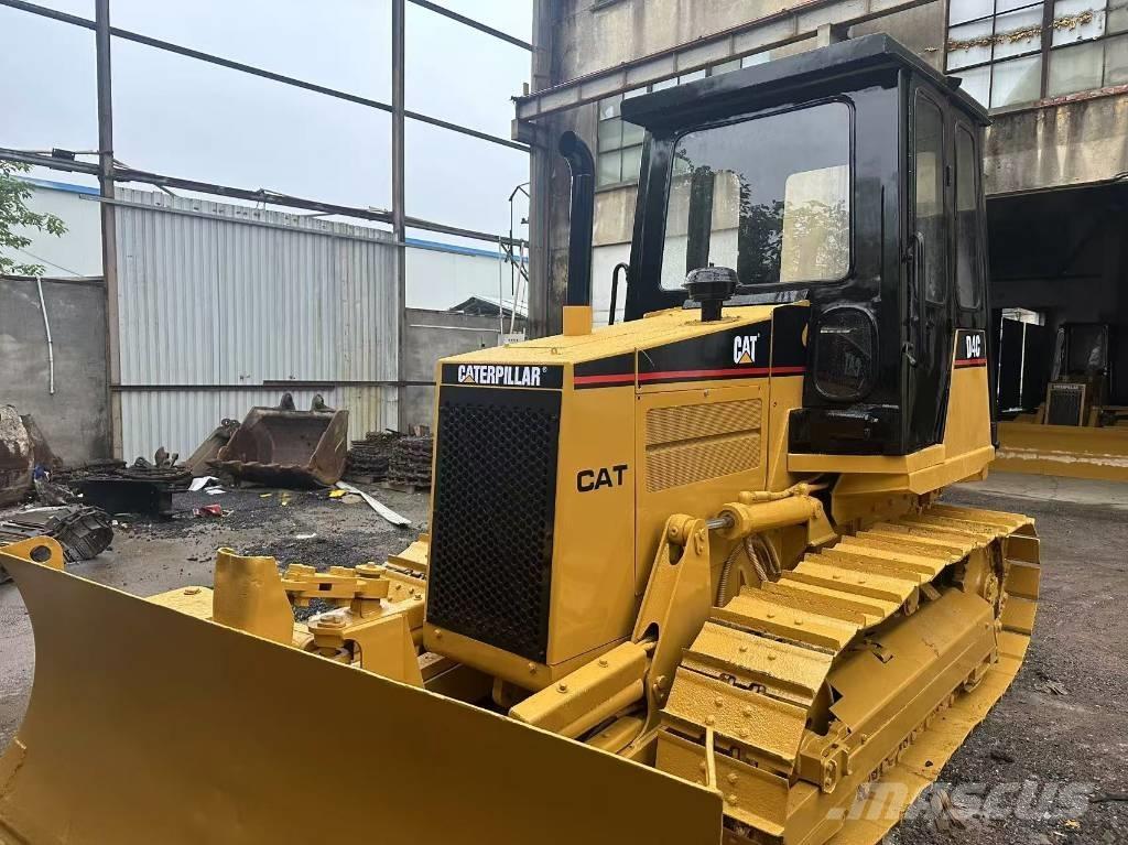 CAT D 4 C Buldozer sobre oruga