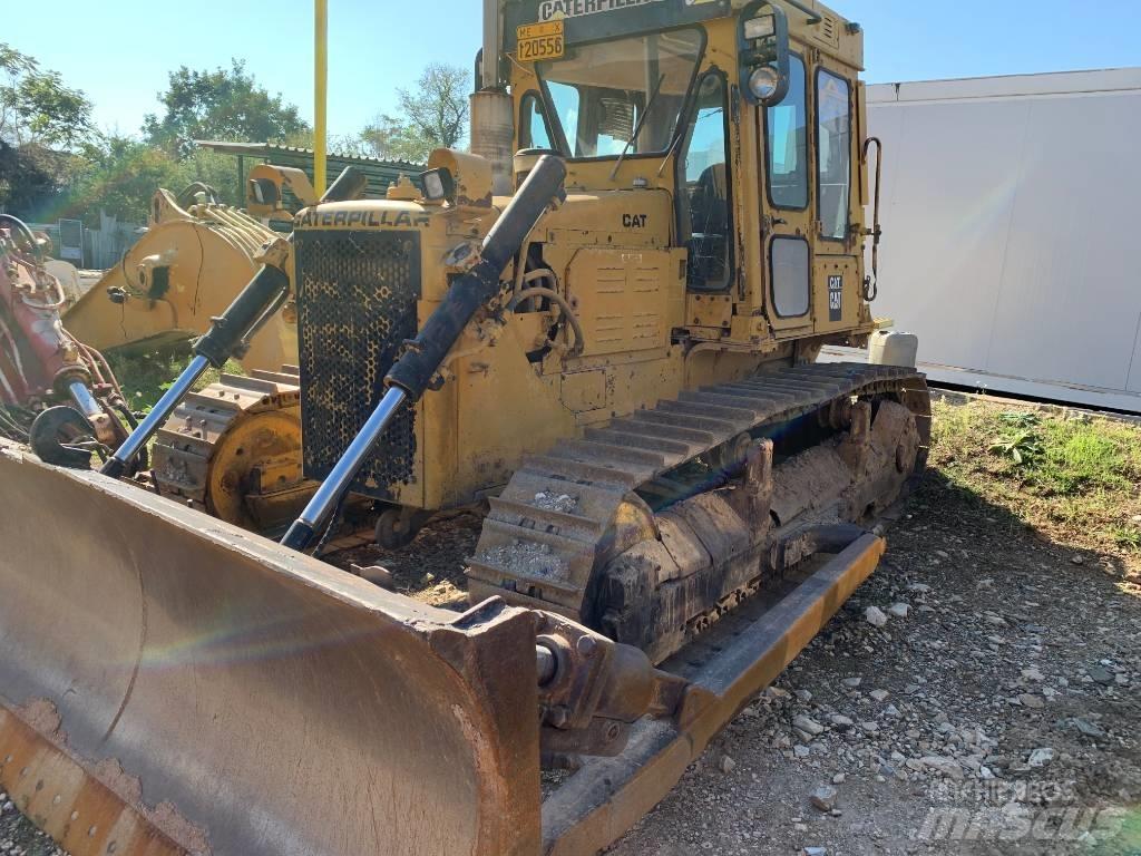 CAT D5B Buldozer sobre oruga