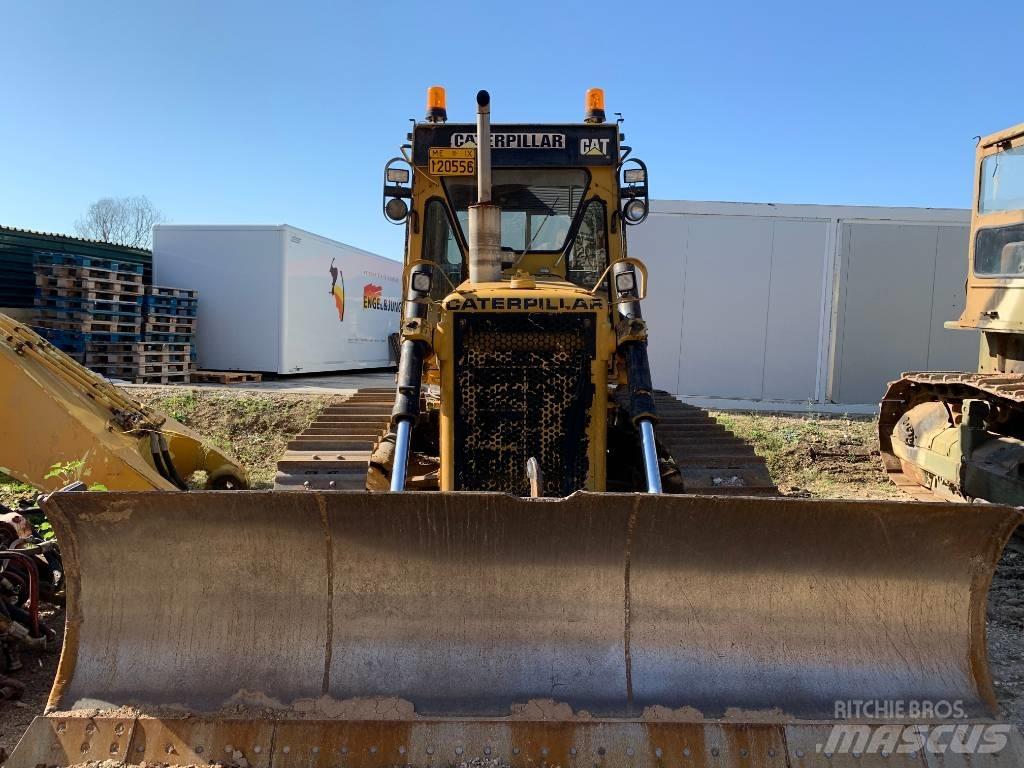 CAT D5B Buldozer sobre oruga