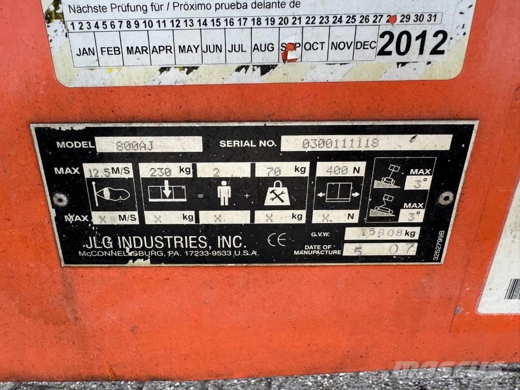 JLG 800 AJ Plataformas con brazo de elevación manual