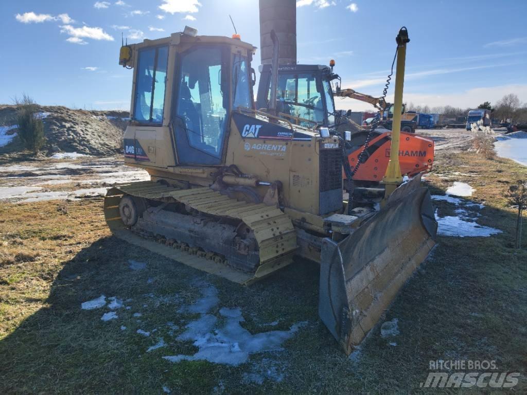 CAT D4G Buldozer sobre oruga