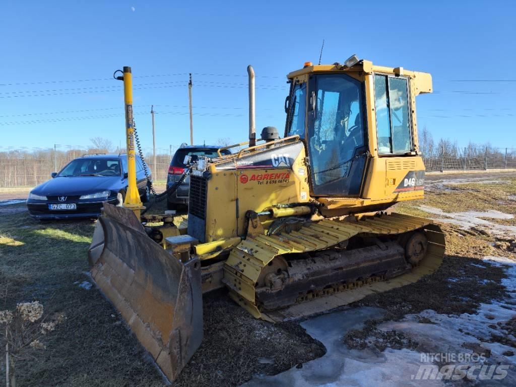 CAT D4G Buldozer sobre oruga