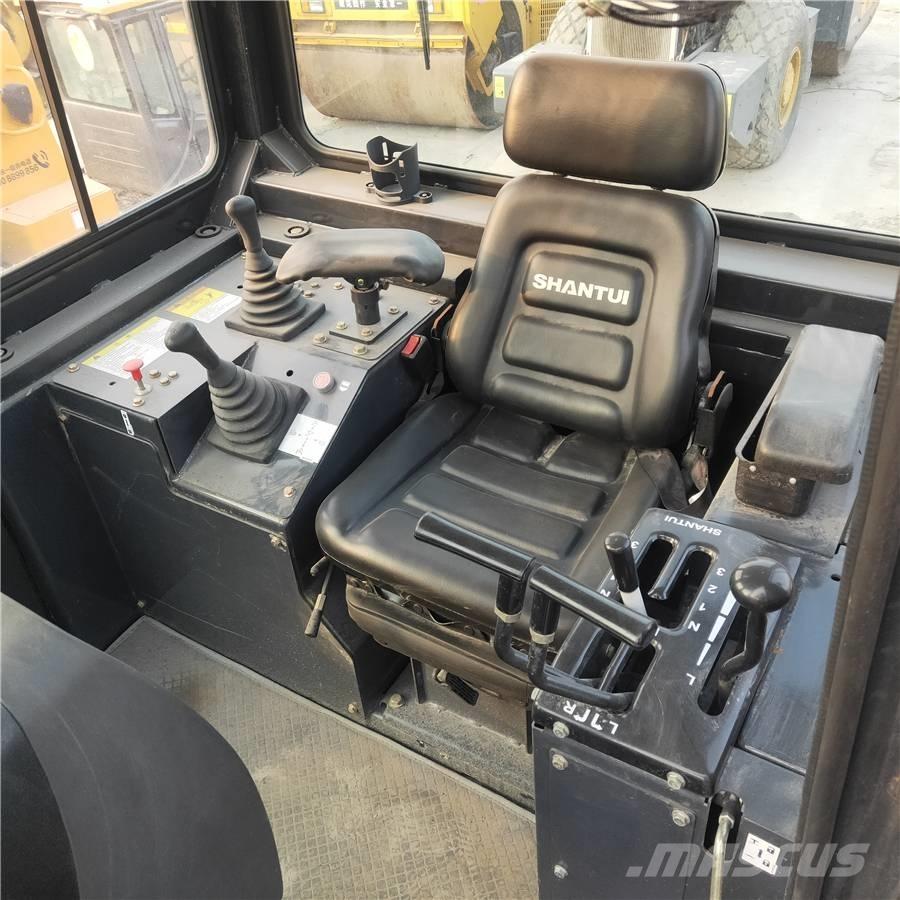 Shantui SD22 Buldozer sobre oruga