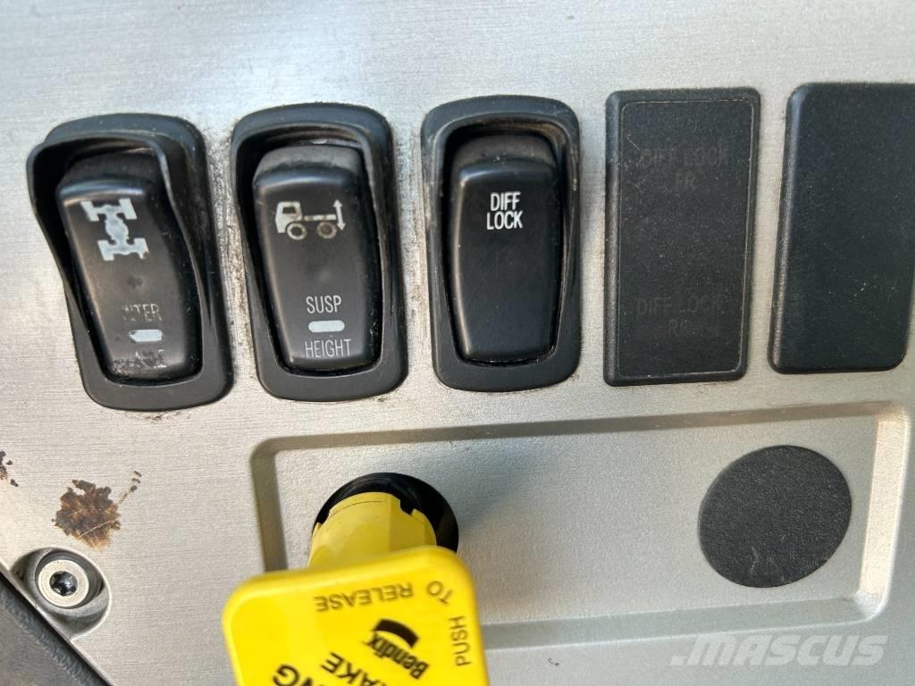 Mack GU813 Bañeras basculantes usadas