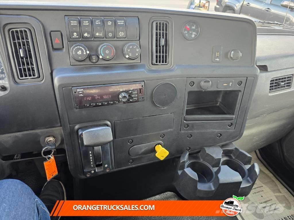 International MV607 Camiones de cama baja