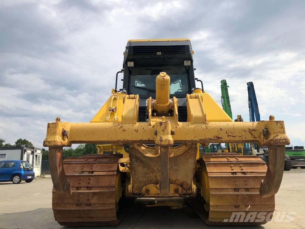 Komatsu D 61 PXi-24 Buldozer sobre oruga