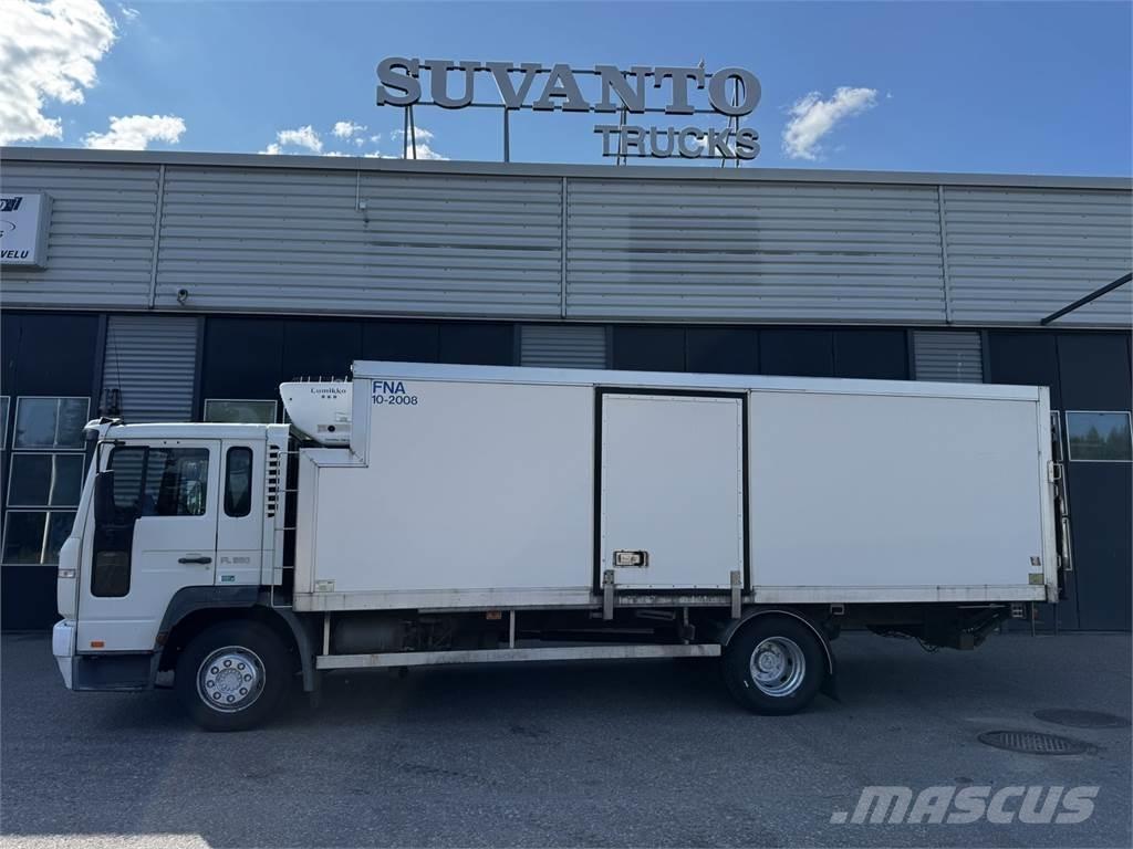Volvo FL220 Camiones con caja de remolque