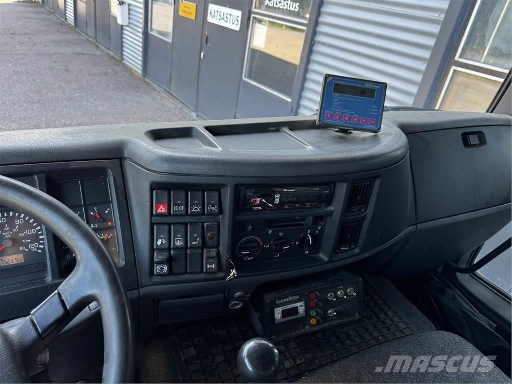 Volvo FL220 Camiones con caja de remolque