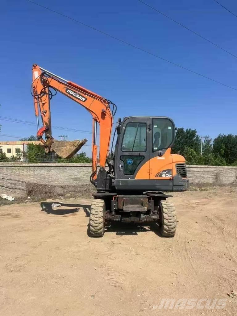 Doosan DX60W Excavadoras de ruedas