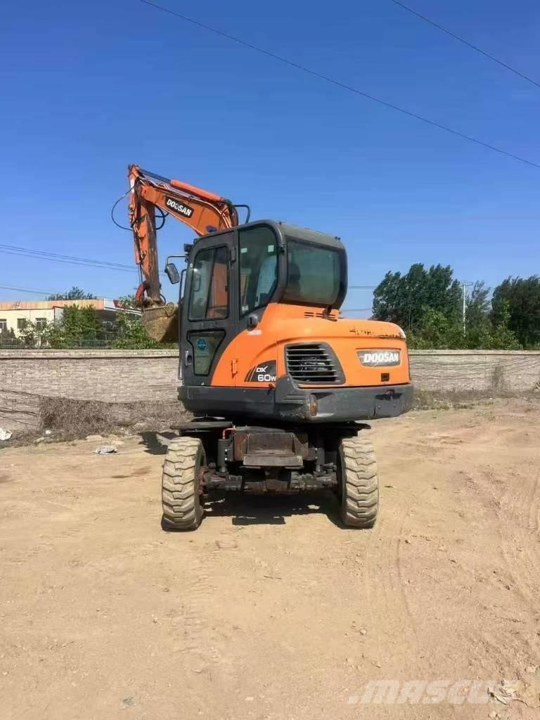 Doosan DX60W Excavadoras de ruedas