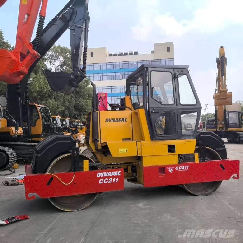 Dynapac CC 211 Rodillos de doble tambor