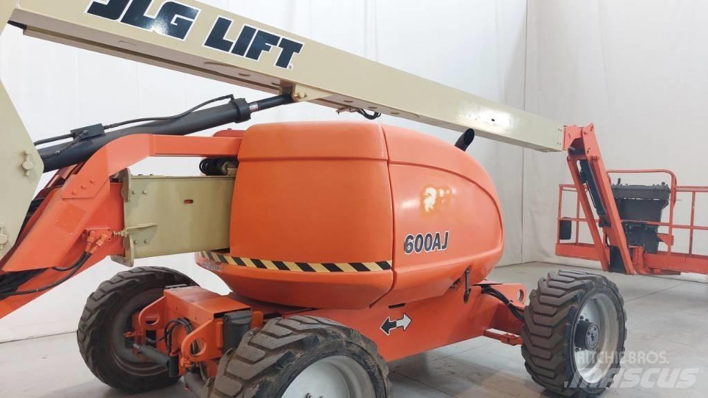 JLG 600 AJ Plataformas con brazo de elevación manual