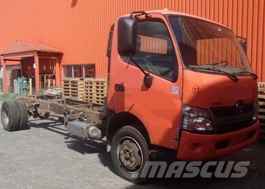 Hino 195 Camiones con chasís y cabina