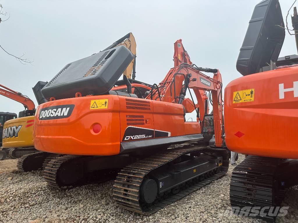 Doosan DX225 Excavadoras sobre orugas