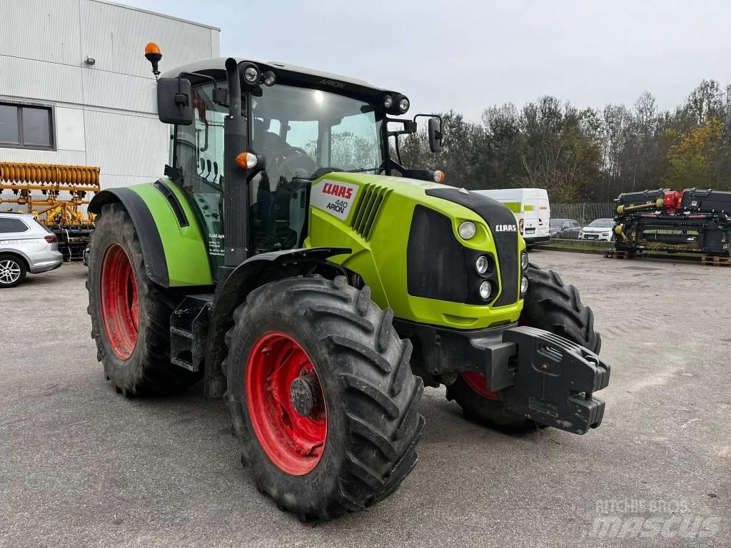 CLAAS Arion 440 Tractores