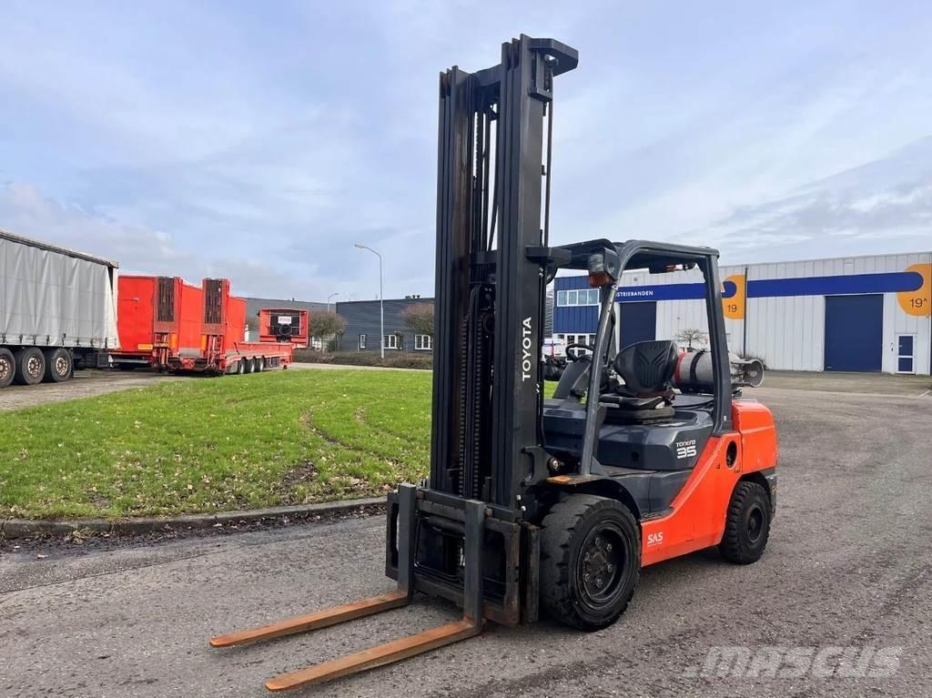 Toyota 02-8FGJ35 Camiones LPG