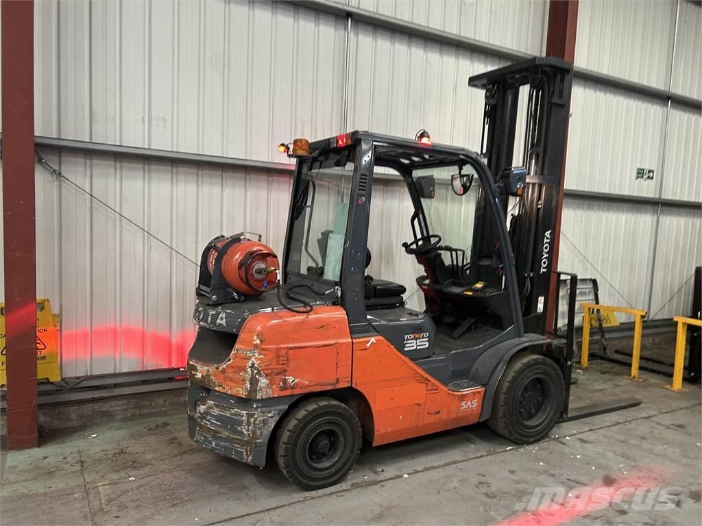 Toyota 02-8FGJF35 Camiones LPG