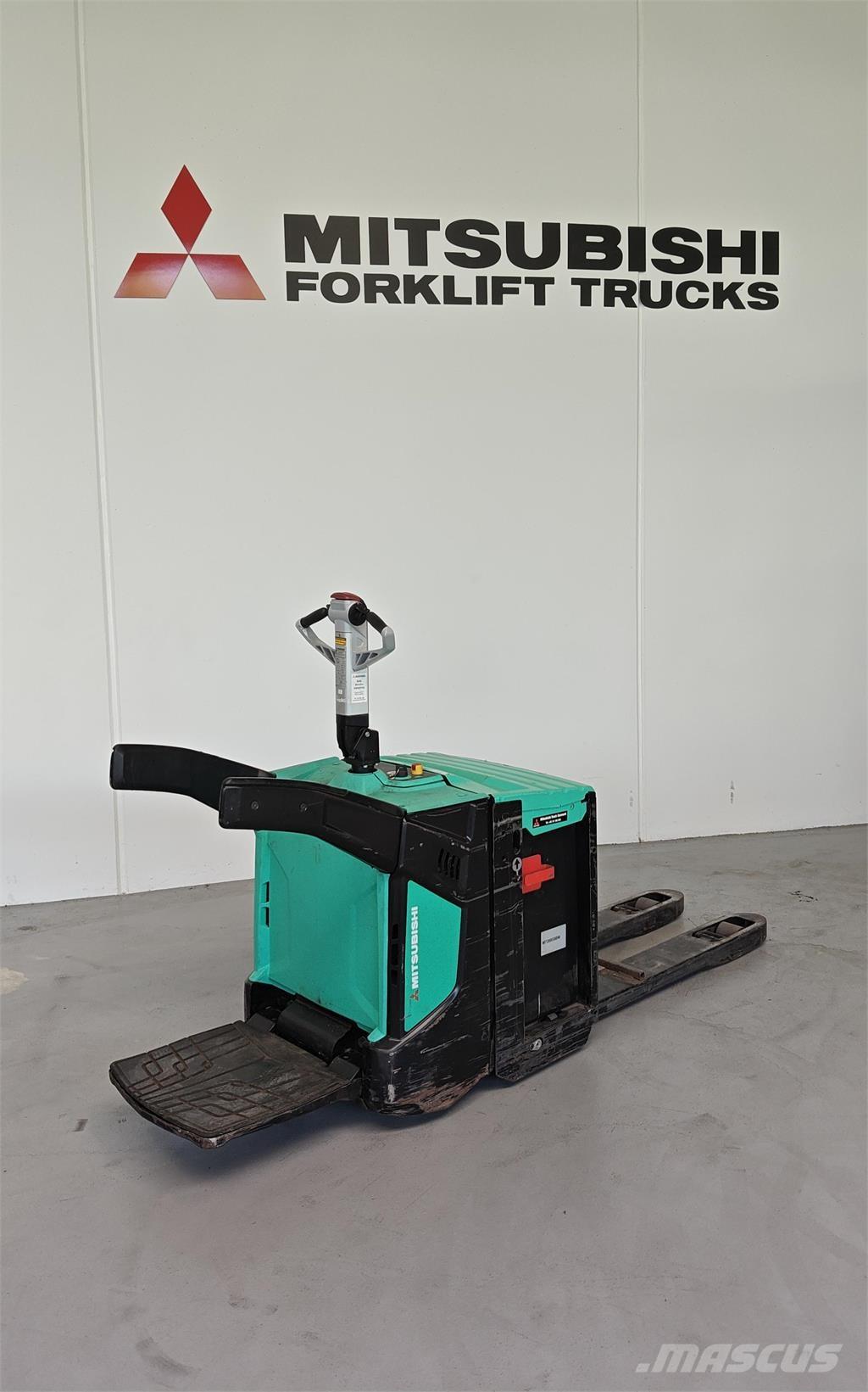 Mitsubishi PBV20N2 Camión con plataforma