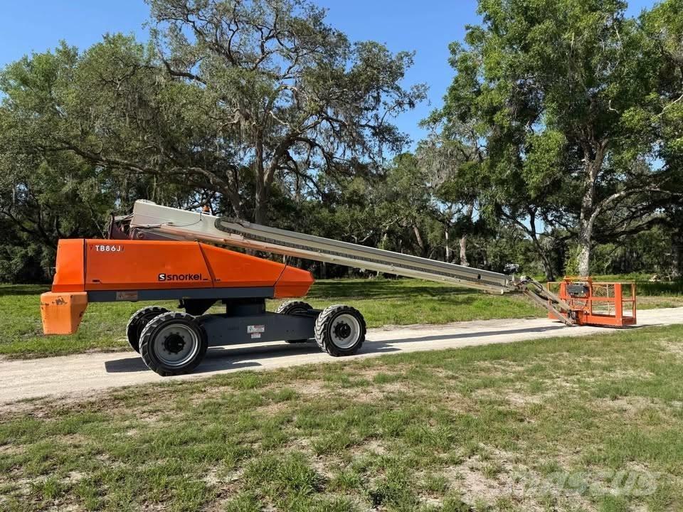 Snorkel TB 86J Plataformas con brazo de elevación telescópico