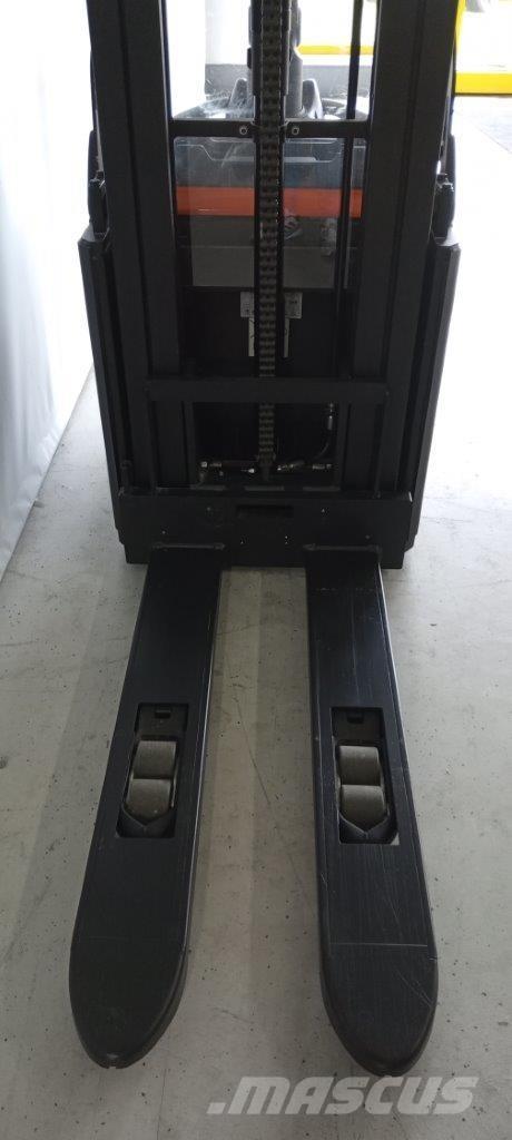 Toyota SPE160L Apiladoras eléctricos