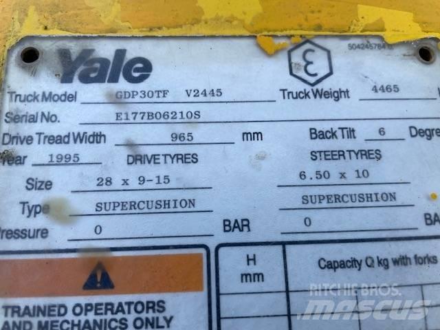 Yale GDP30TF Camiones diesel