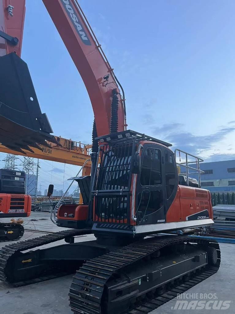 Doosan DX 300 Excavadoras sobre orugas