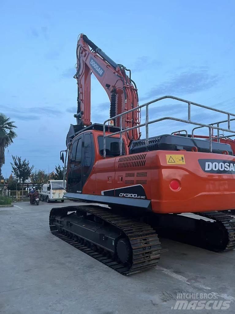 Doosan DX 300 Excavadoras sobre orugas