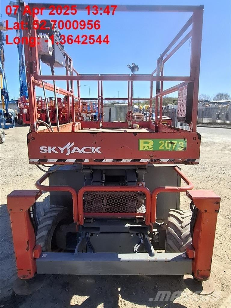 SkyJack SJ 6832 RT Plataformas tijera