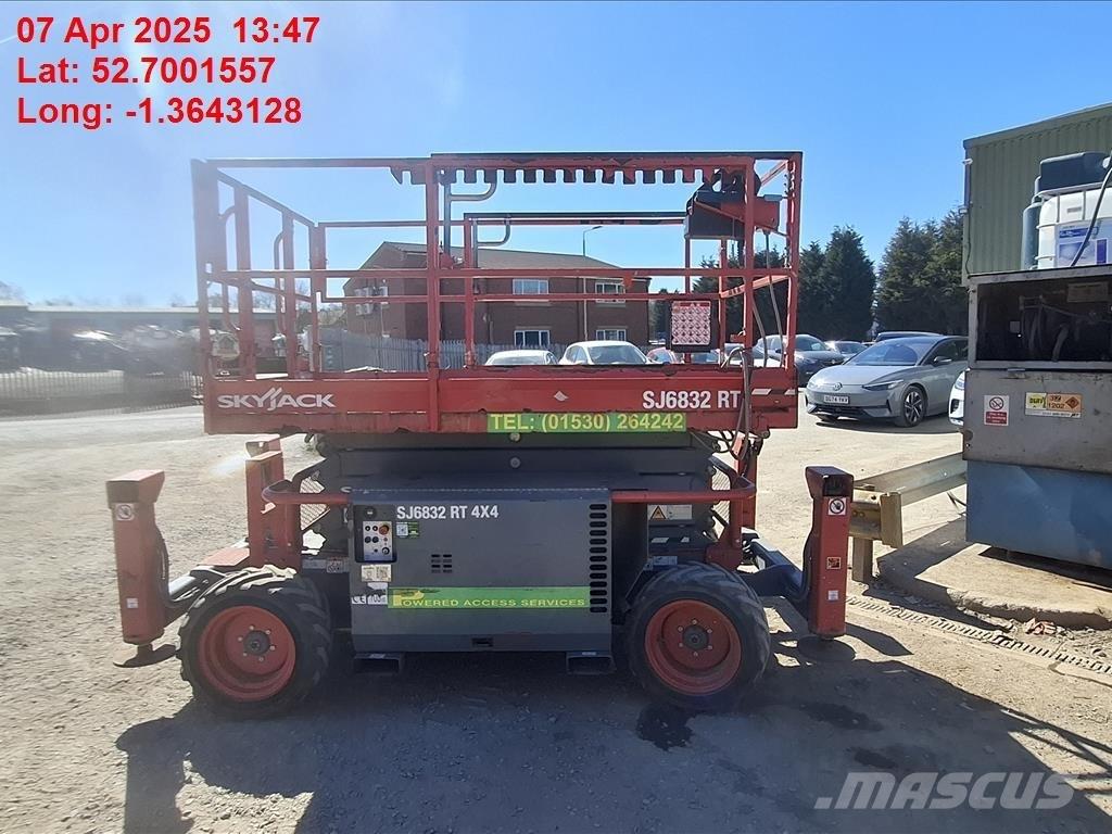 SkyJack SJ 6832 RT Plataformas tijera