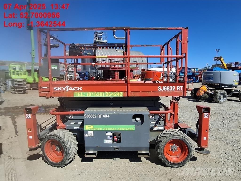 SkyJack SJ 6832 RT Plataformas tijera