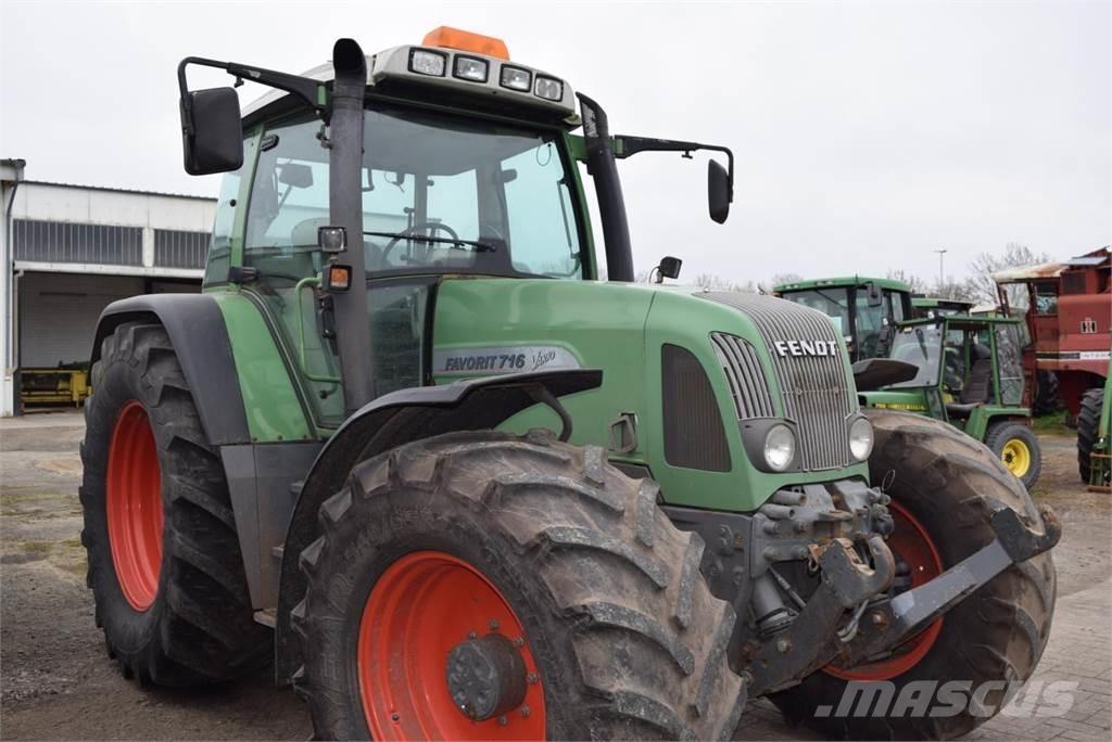 Fendt 716 Vario Tractores