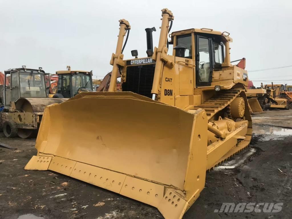 CAT D8R Buldozer sobre oruga