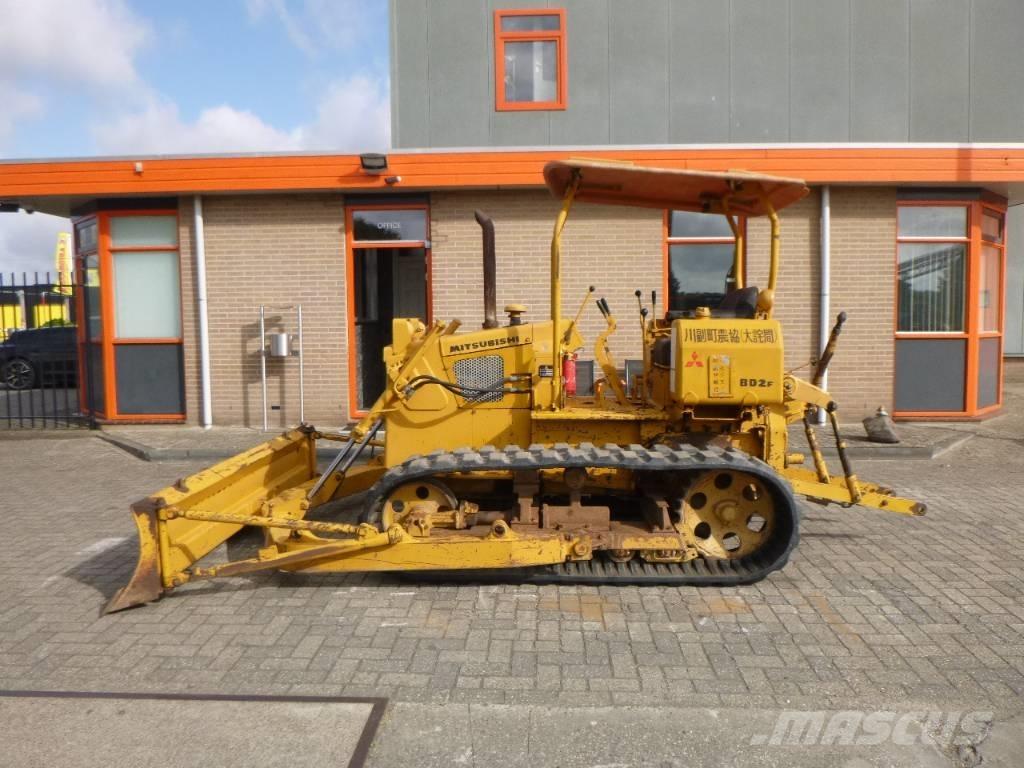 Mitsubishi BD2 F Buldozer sobre oruga