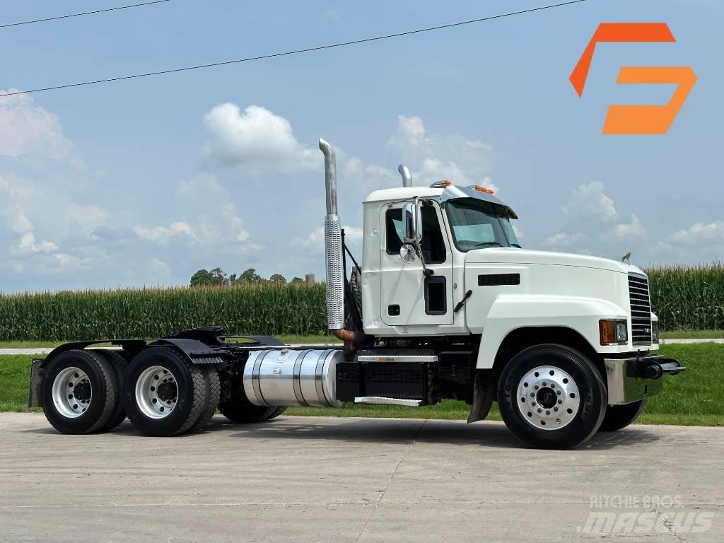 Mack Pinnacle 64ft Camiones tractor