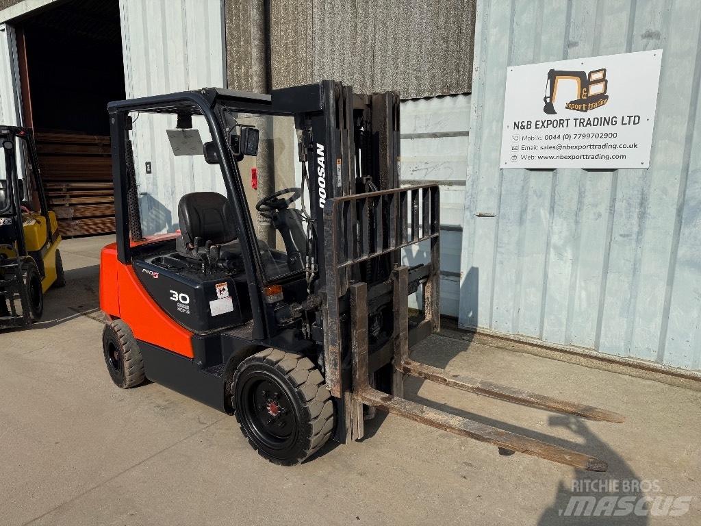 Doosan D 30 Camiones diesel