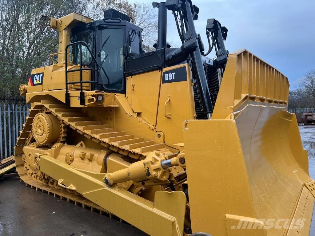 CAT D 9 T Buldozer sobre oruga