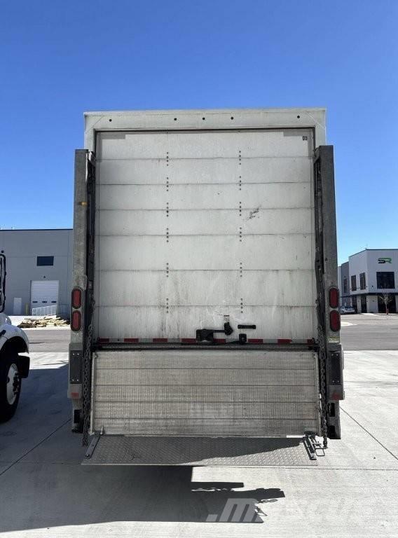 Freightliner M2 Camiones con caja de remolque