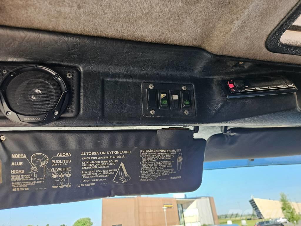 Sisu SM300 8X2 Camiones de transporte de maquinaria forestal