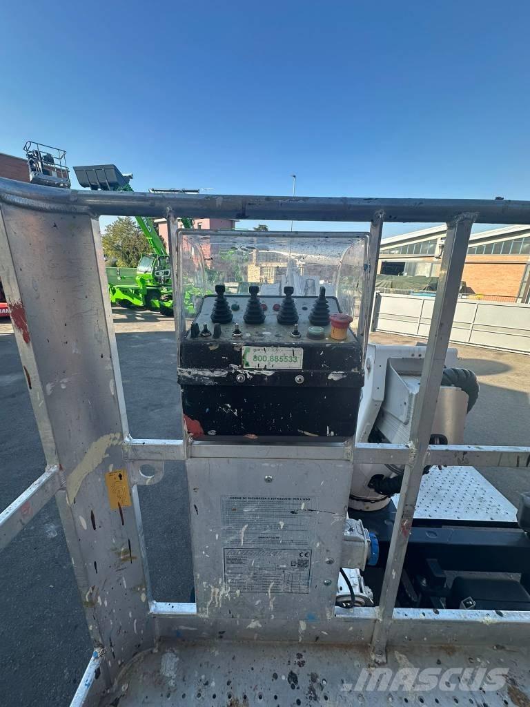 Multitel MX 200 Plataformas sobre camión