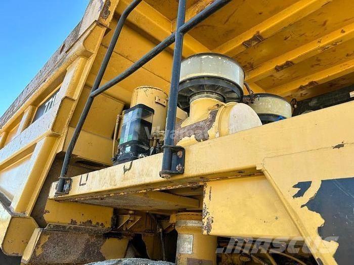 CAT 771D Vehículos compactos de volteo