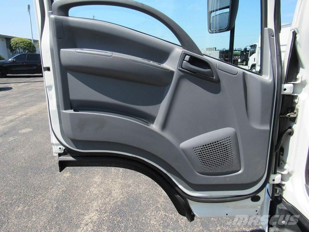 Isuzu NPR Camiones con caja de remolque